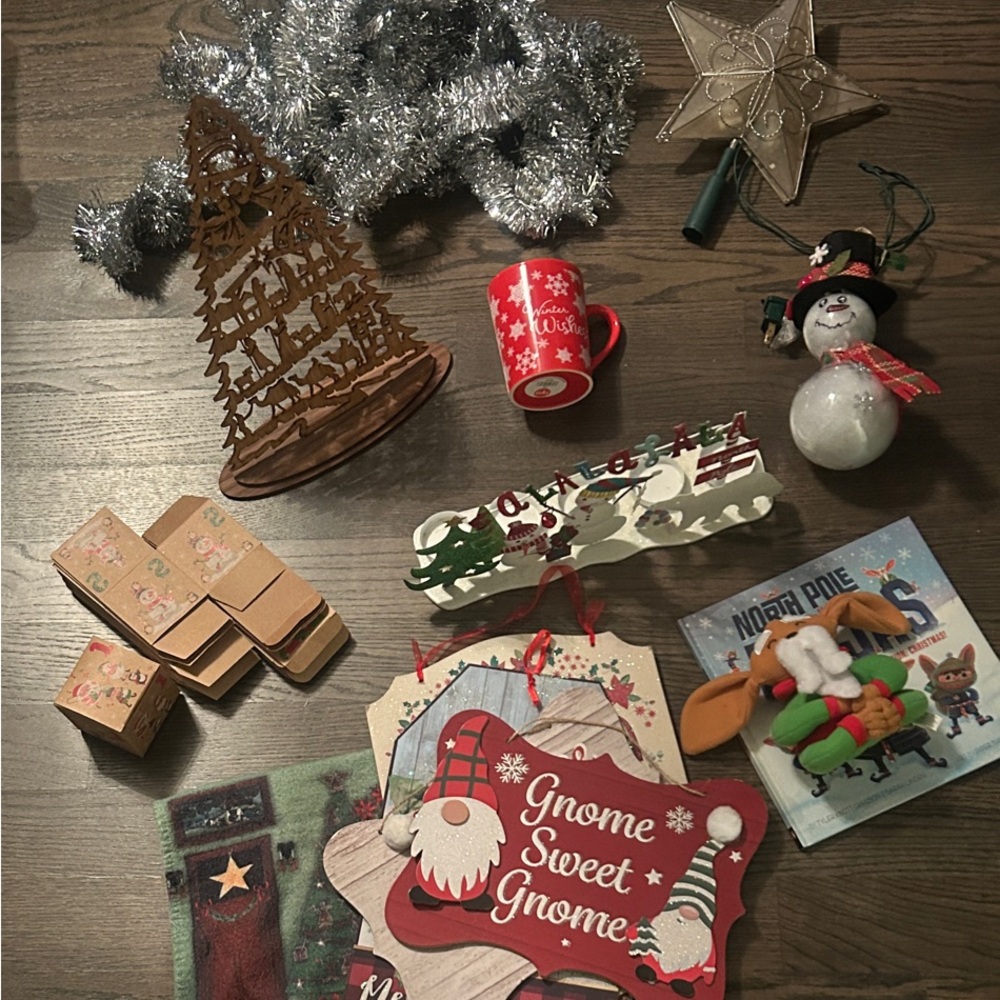 Festive Holiday Decoration Bundle! Like new